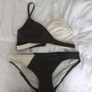 Vince Camuto bikini set. Color block.